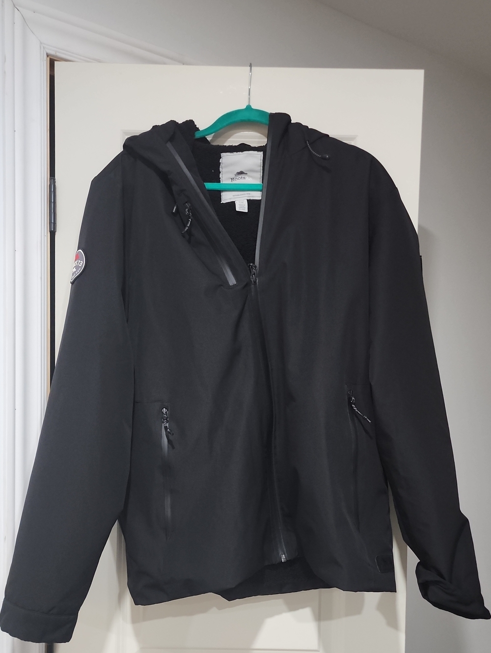 🪾Roots Black Jacket Size Medium Like New